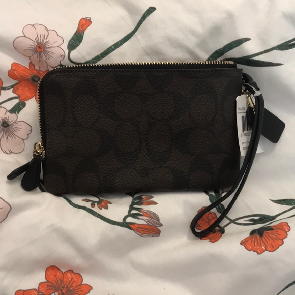 Coach Wristlet NWT - Picture 8 of 8